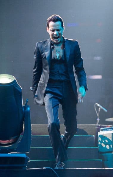 Como los grandes divos, Marc Anthony subió al escenario entre el fervor de miles de fans, con gafas de sol y necesitando solo un movimiento de caderas para enloquecer a un público mayoritariamente latino. 