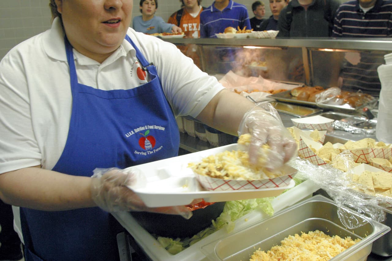 Austin ISD busca contratar empleados para el servicio de alimentos y transporte