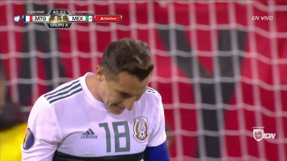 Tiro desviado de Andrés Guardado