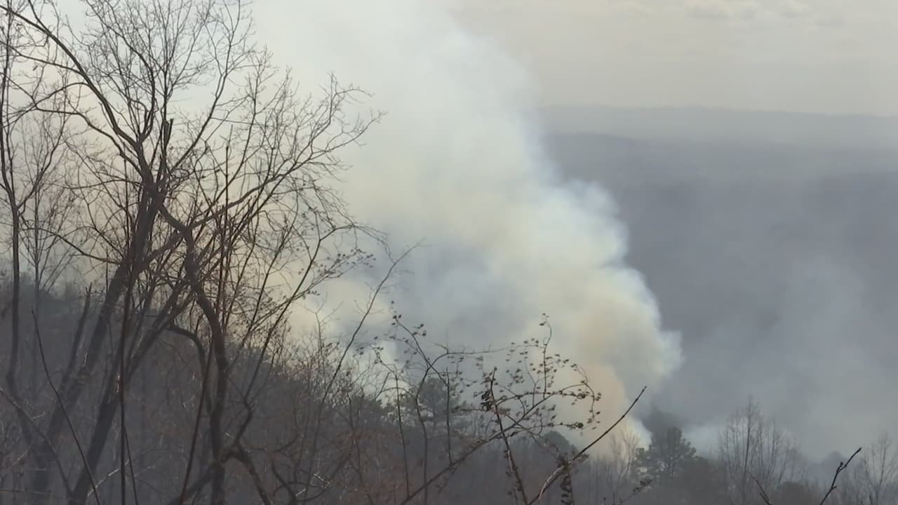 “Cualquier chispa puede causar un incendio”: activan prohibición de quemas en Carolina del Norte