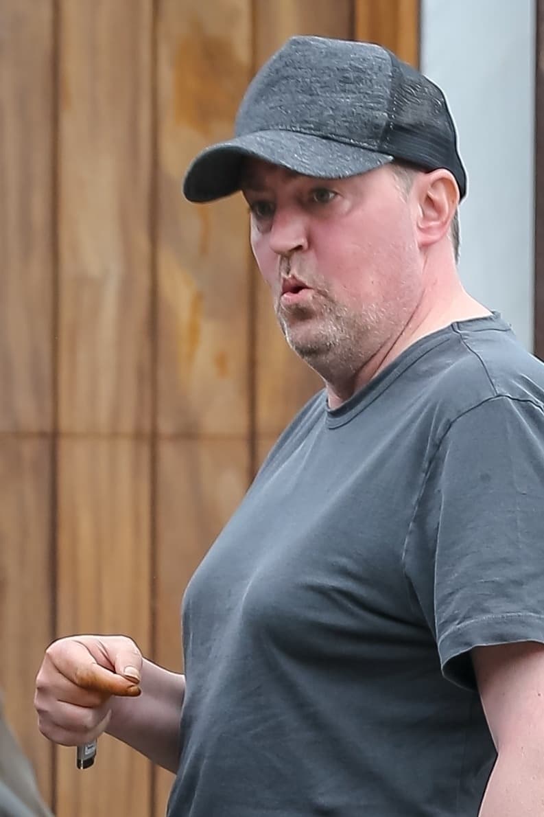 Matthew Perry le propuso matrimonio a su novia, Molly Hurwitz, y ella aceptó, informó este jueves 26 de noviembre el portal de la revista 
<a href="https://people.com/tv/matthew-perry-engaged-to-molly-hurwitz/?fbclid=IwAR0XxIaHVkJrSRICijSFkOT3-cuSUpf7Hu0TfXFtE2RC68z-FrvjrHtRtug" target="_blank">People</a>.