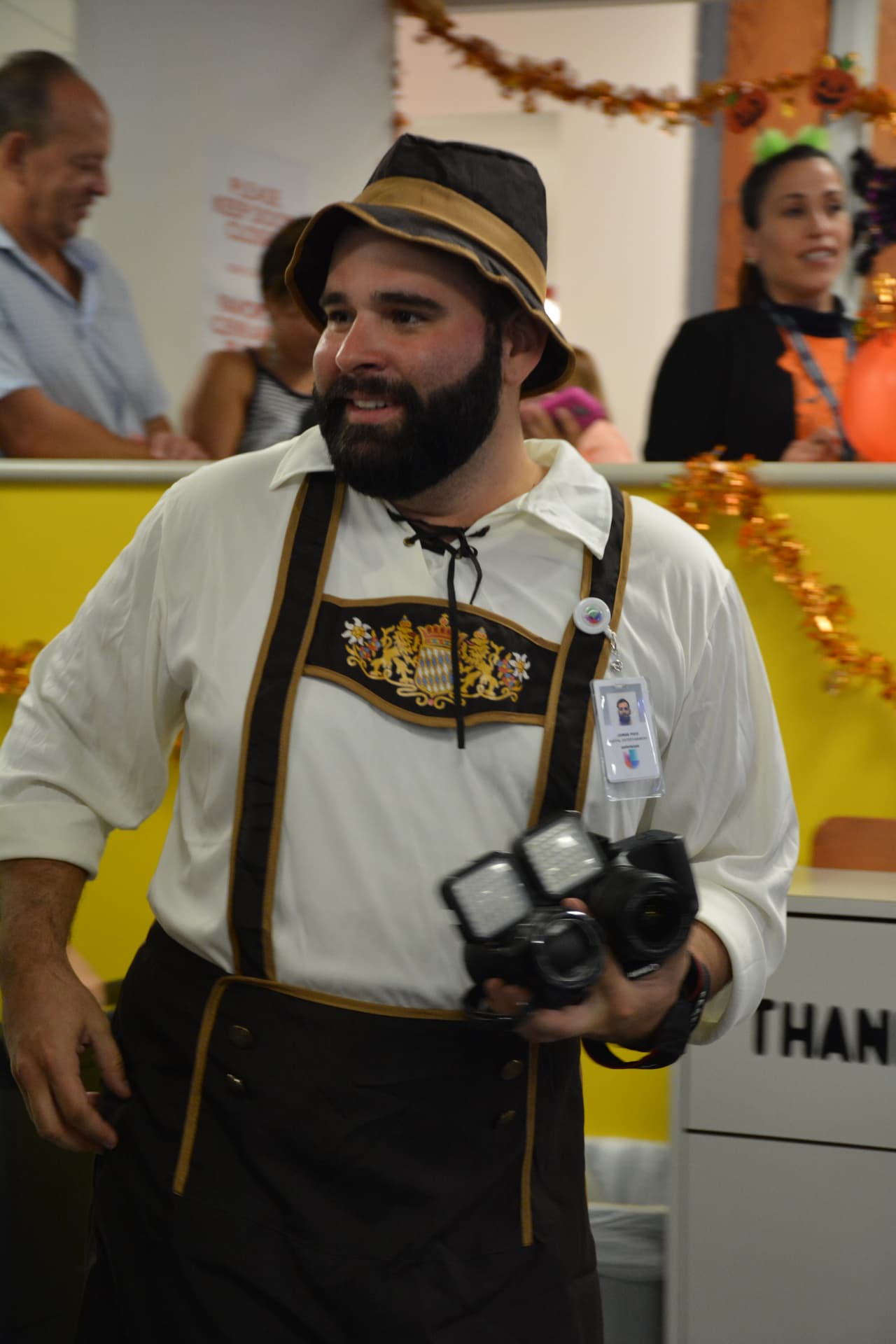 Desde el clásico payaso horrífico hasta los cuentos de hadas, pero con un toque diferente, se celebró el concurso este viernes en las oficinas de Univision en Miami.