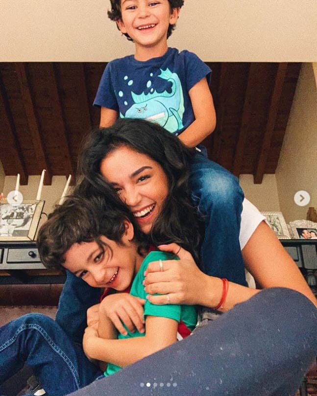 <b><a href="https://www.univision.com/famosos/a-dias-de-cumplir-25-anos-de-casados-biby-gaytan-y-eduardo-capetillo-celebran-el-cumpleanos-de-sus-gemelos-fotos">Los mellizos Daniel y Manuel</a></b> están por cumplir 6 años el próximo 20 de junio.
<br>