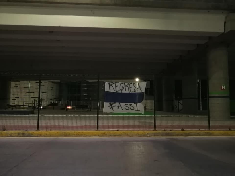 Mantas alrededor del Estadio Hidalgo piden cambio a la directiva, pues se encuentran en último lugar de la tabla de la Liga MX. Ya es la fecha 6 del torneo Clausura 2021 y los 'Tuzos' no han visto la victoria, acumulan 2 puntos de los 18 posibles y sólo tienen dos goles anotados.