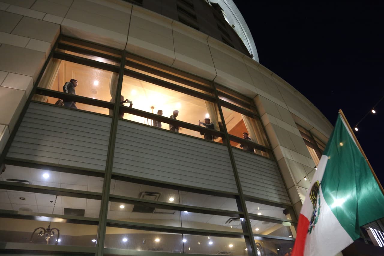 Y entonces aparecieron los jugadores: 'Chicharito', Layún, Ayala y Araujo fueron los primeros en agradecer el apoyo de sus seguidores.