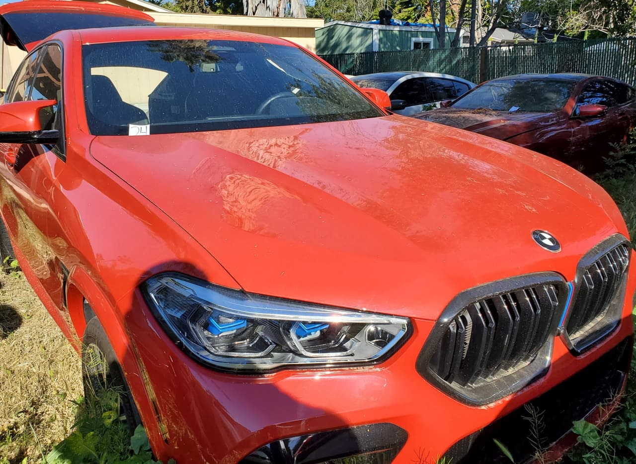 Piden a cualquier persona que reconozca uno de los vehículos o que crea haber sido víctima del robo de uno de los autos verificar con CHP a la Unidad de Robo de Vehículos de la División Sur de CHP al 323-644-9550.