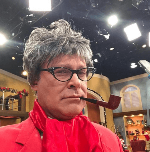 Como ya es su costumbre, el siempre respetable y venerado profesor llegó listo para responder a todas nuestras congojas.