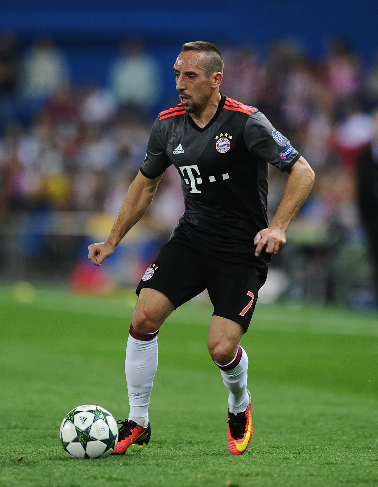 Benzema estuvo en el escándalo de la prostituta Zahia con su compañero de selección francesa Frank Ribery. La prestadora de servicios sexuales era menor de edad, lo que los puso en el problema legal del que finalmente fueron absueltos.