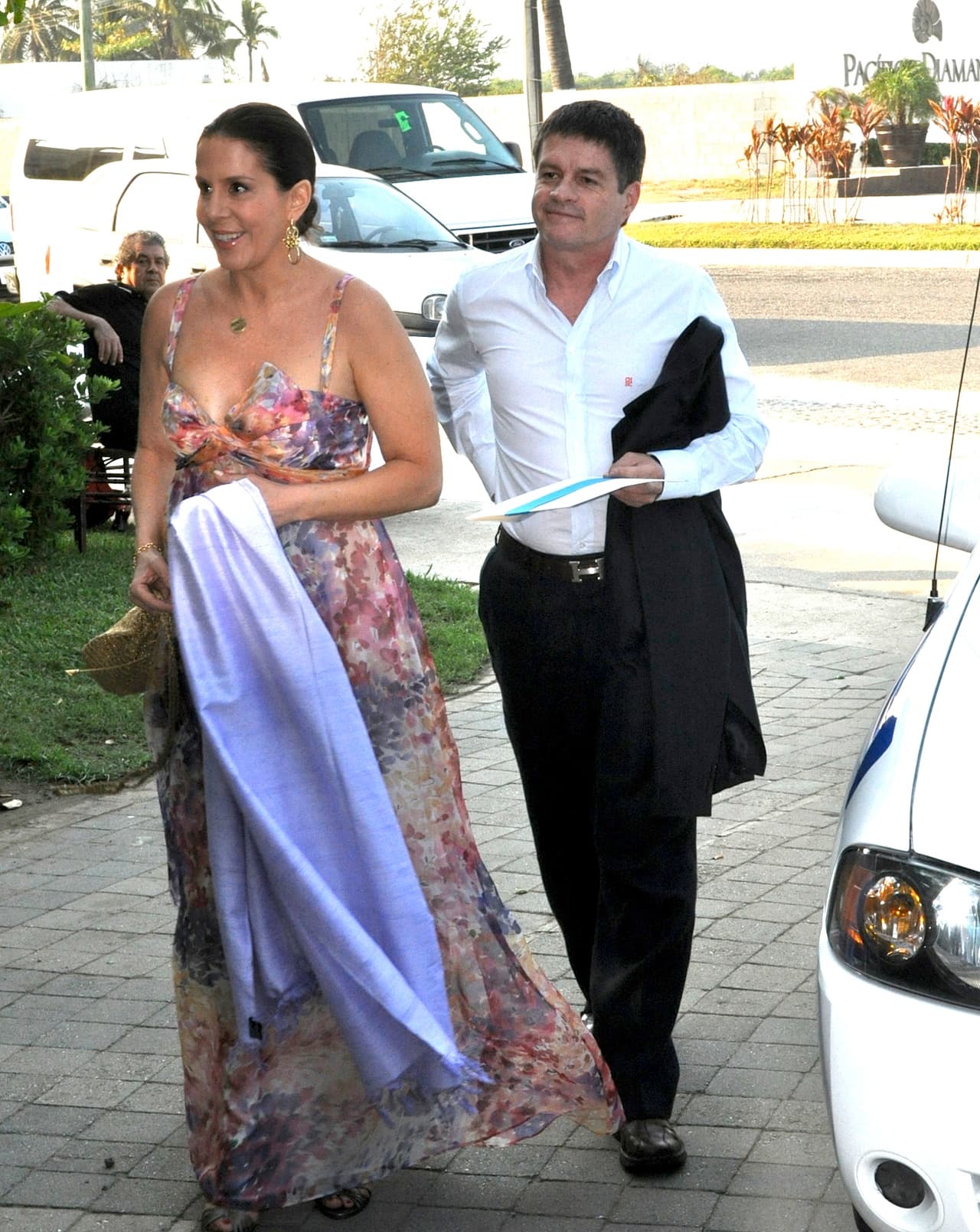 Sin embargo, explicó que "no tienen mala relación": "Pero lo que sí tengo que decir, además de que es un gran actor y reconocidísimo, es que 
<b><a href="https://www.univision.com/famosos/rebecca-jones-interpretara-a-la-mama-de-veronica-castro-otras-relaciones-de-ficcion-que-no-podrian-ser-en-la-vida-real-fotos" target="_blank">es un gran papá</a></b>". 
<br>