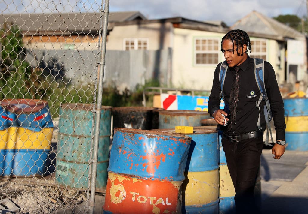 ⬆️ MÁS CARA.
<br>
<b>Lugar 5.- Barbados.</b>
<br>
<br>En las islas del Caribe, famosas por ser un destino turístico, se pagan
<b>$7.993 por galón o $2.111 por litro.</b>
<br>
<br>