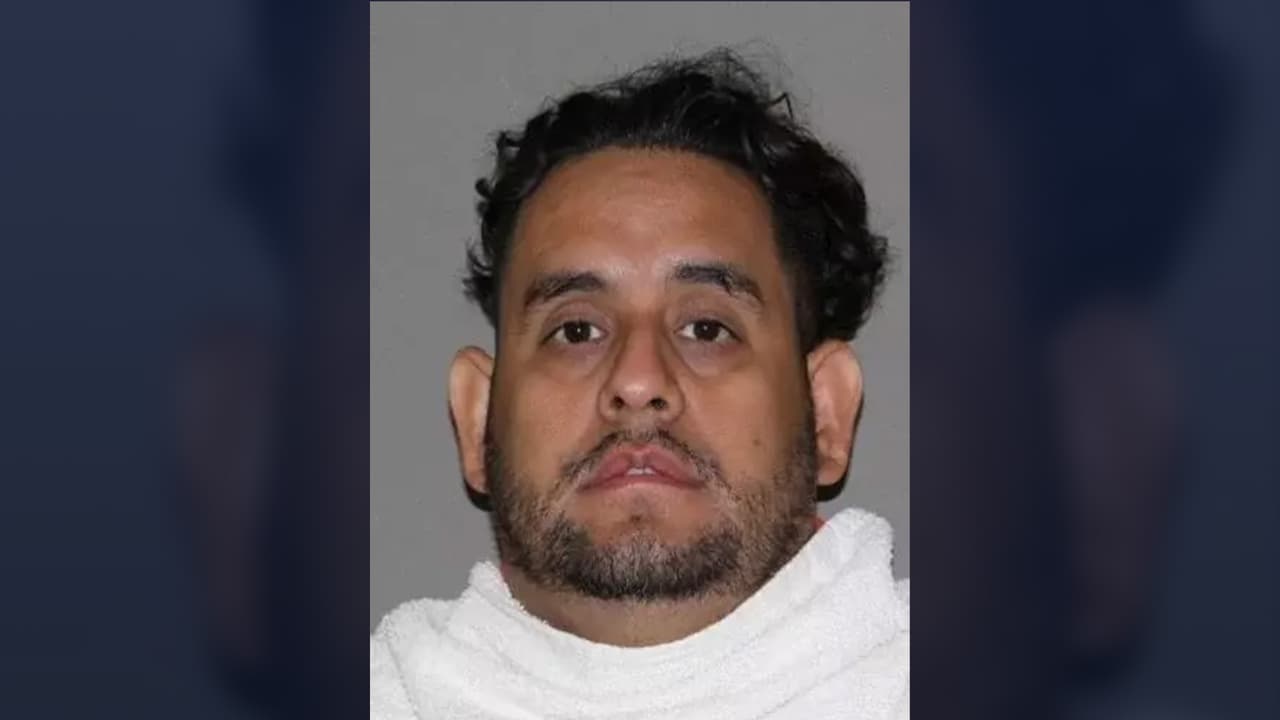 Delincuente sexual de origen latino se entrega a la policía de Corinth