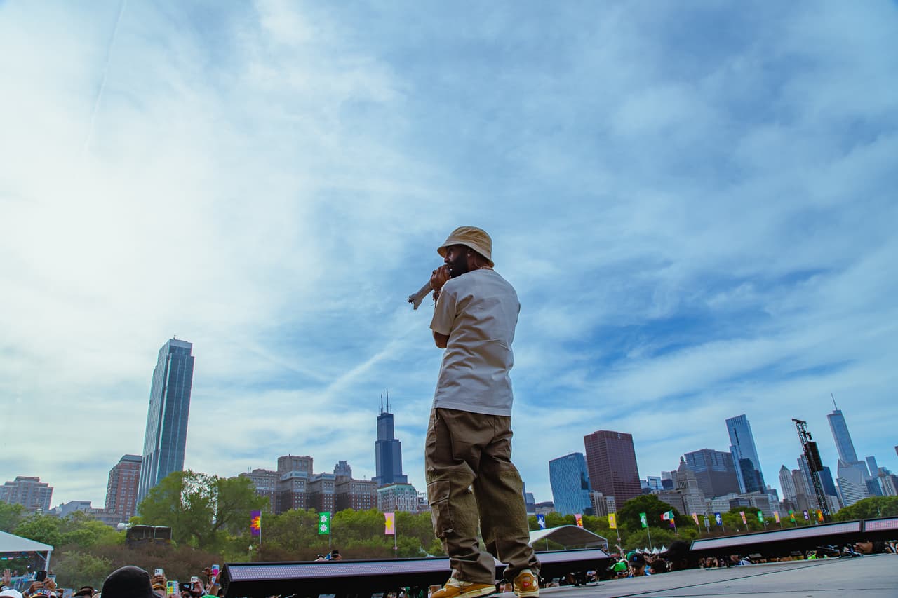 Arcángel, neoyorquino de ascendencia dominicana, fue uno de los artistas estelares en el primer día en el escenario en Grant Park.