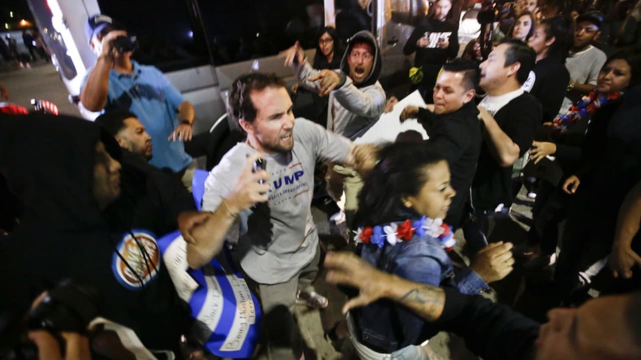 El primer mitin de Trump en California causó choques  entre simpatizantes y detractores