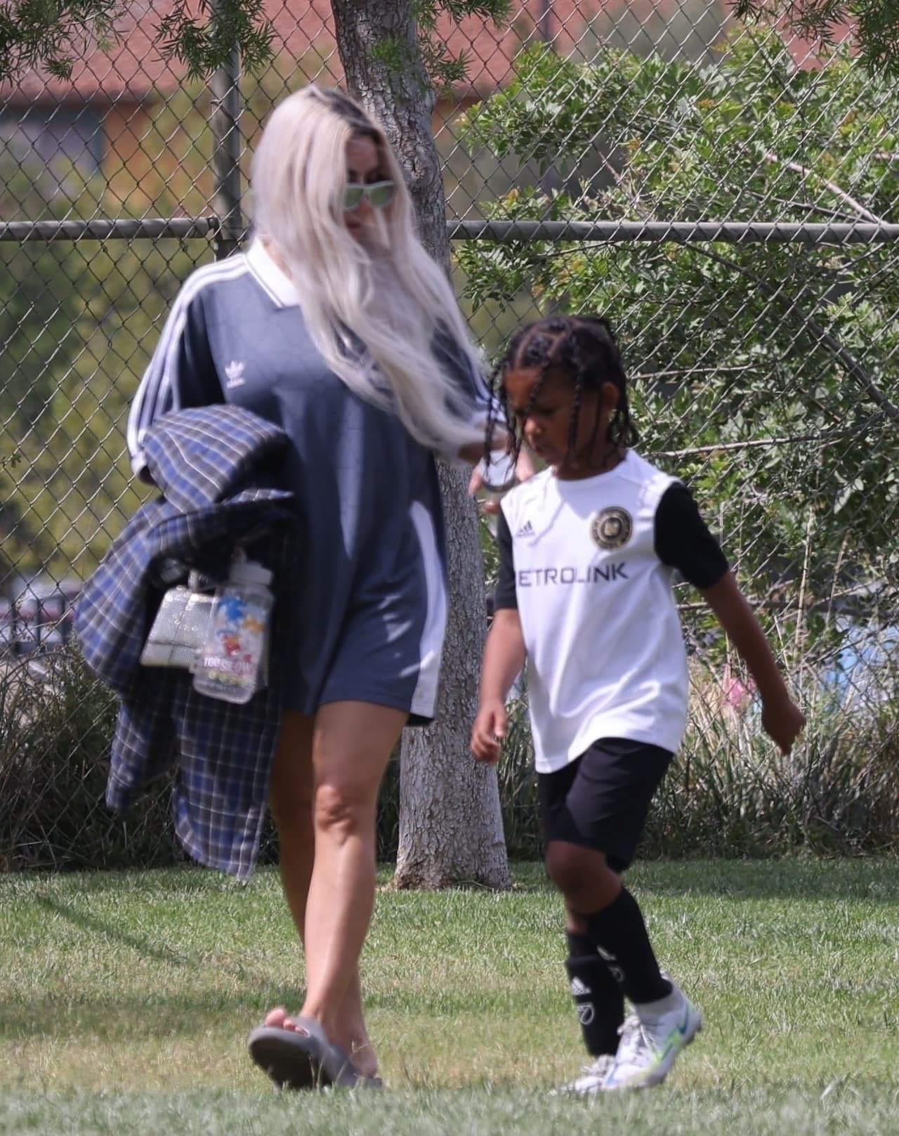 El contrato del rapero con la marca está "bajo revisión", luego de que criticara a la compañía.