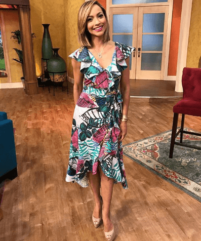 Satcha no duda en hacer saber a sus seguidores cuando lleva un vestido del negocio de Ana Patricia.