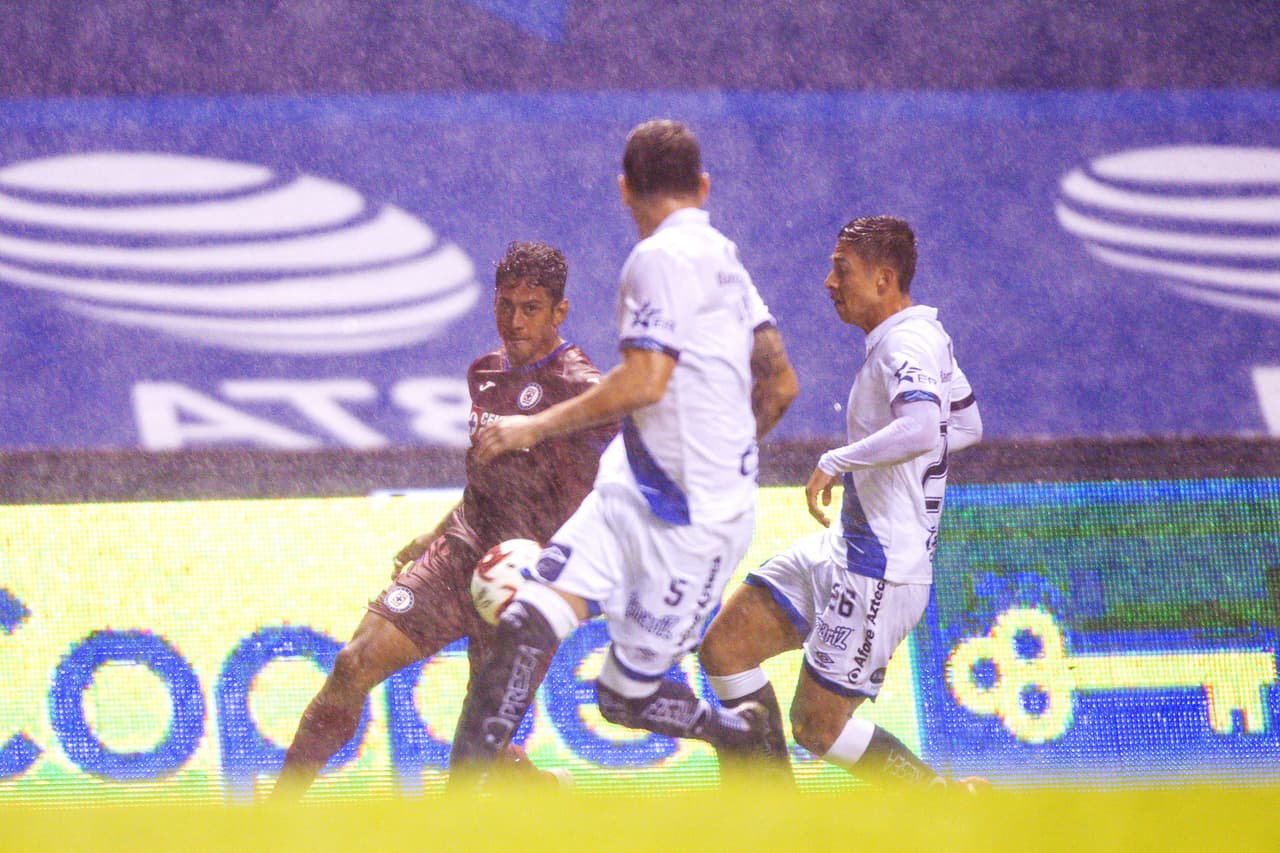 Los locales golearon al cuadro de Mazatlán y Cruz Azul despachó a Santos en la primera jornada del Guard1anes 2020 de la Liga BBVA MX.