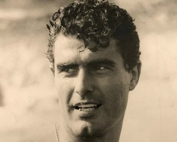 Tras sufrir una lesión en la rodilla tuvo que abandonar el deporte, fue así como le dio un giro total a su vida.