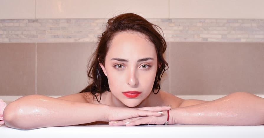 “No es bonito que te revisen médicos legistas ahí, de verdad no es bonito, no es bonito que te hagan más de 50 pruebas psicológicas a ver si estás loca o si te lo estas inventando, que te revictimicen. A mí me han preguntado, tal cual, personas en el búnker: ‘¿tTuviste un orgasmo cuando te violaron?’ ¿Sabes qué es eso como víctima? Y luego la gente dice, ‘pero por qué no van y denuncian’”, expresó.