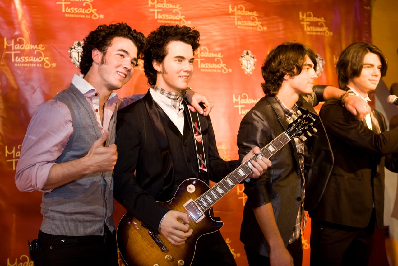 Las réplicas de los Jonas Brothers fueron hechas en 2008.