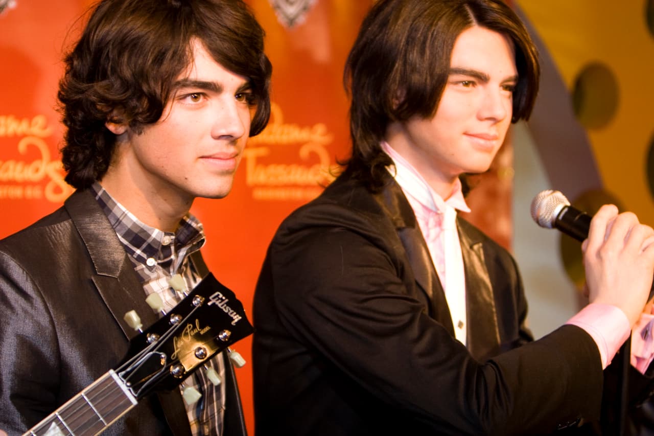 ¿Sus gemelos? Pues si no supiéramos que son figuras de cera, podrían engañar a cualquiera.