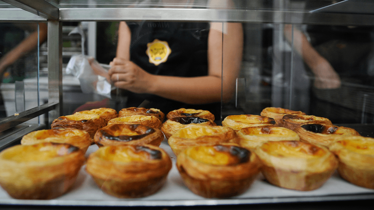 Los pasteles de nata, que come Bella Baxter en 'Poor Things', sí existen en la vida real.