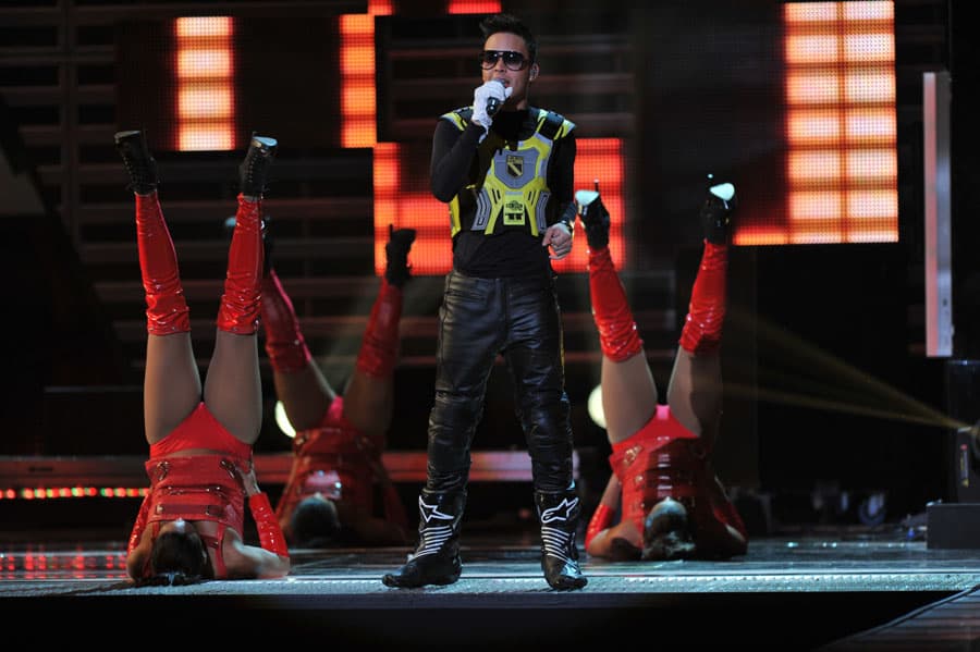 Con una entrada triunfante desde bambalinas hasta el stage, Prince Royce puso de cabeza a todas las chicas.