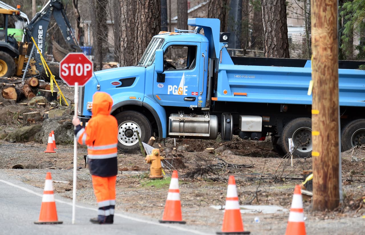 La compañía eléctrica P&GE admite que sus equipos pudieron haber causado el peor incendio de California