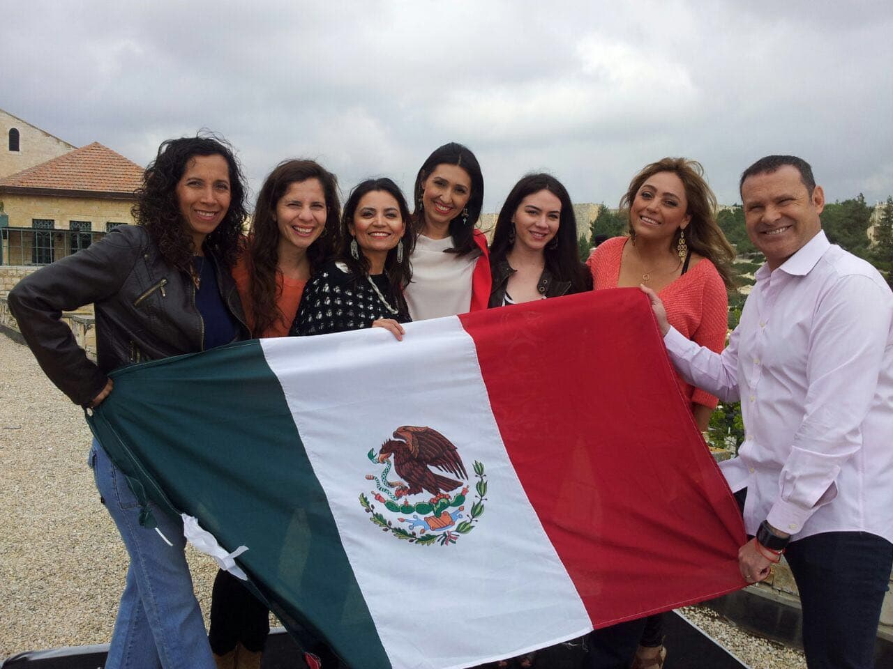 Mujeres de Colombia, Chile, Perú, Salvador y por supuesto México, dijeron presente para acompañar a Alan Tacher.
