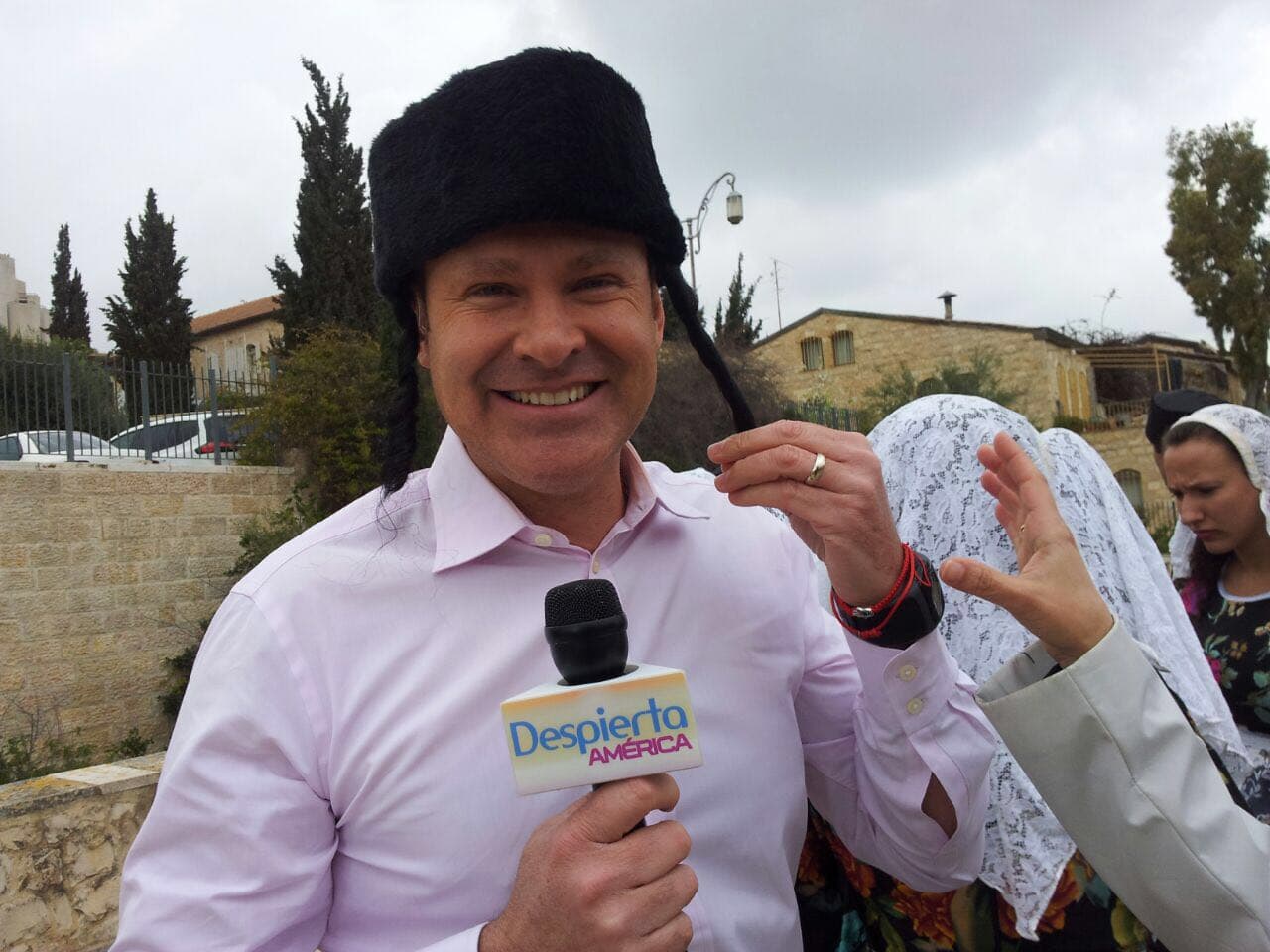 Alan viviendo el júbilo de las fiestas de Semana Santa.