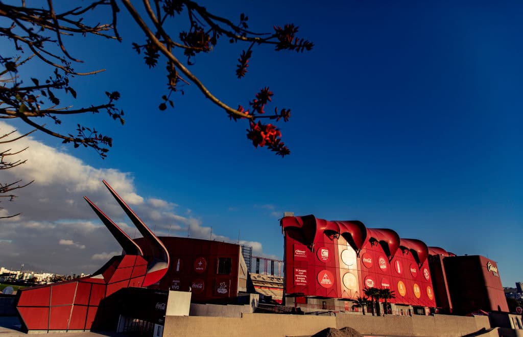 Manotas (6’) adelantó muy temprano a los locales y Castillo (90+5’) selló la victoria. Hacia el final del juego, León estuvo cerca de emparejar los cartones, pero el cancerbero de Xolos tuvo una buena actuación. Tijuana llegó a 12 puntos y ocupa el liderato de forma momentánea; León sólo ha sumado 4 unidades en la presente campaña.