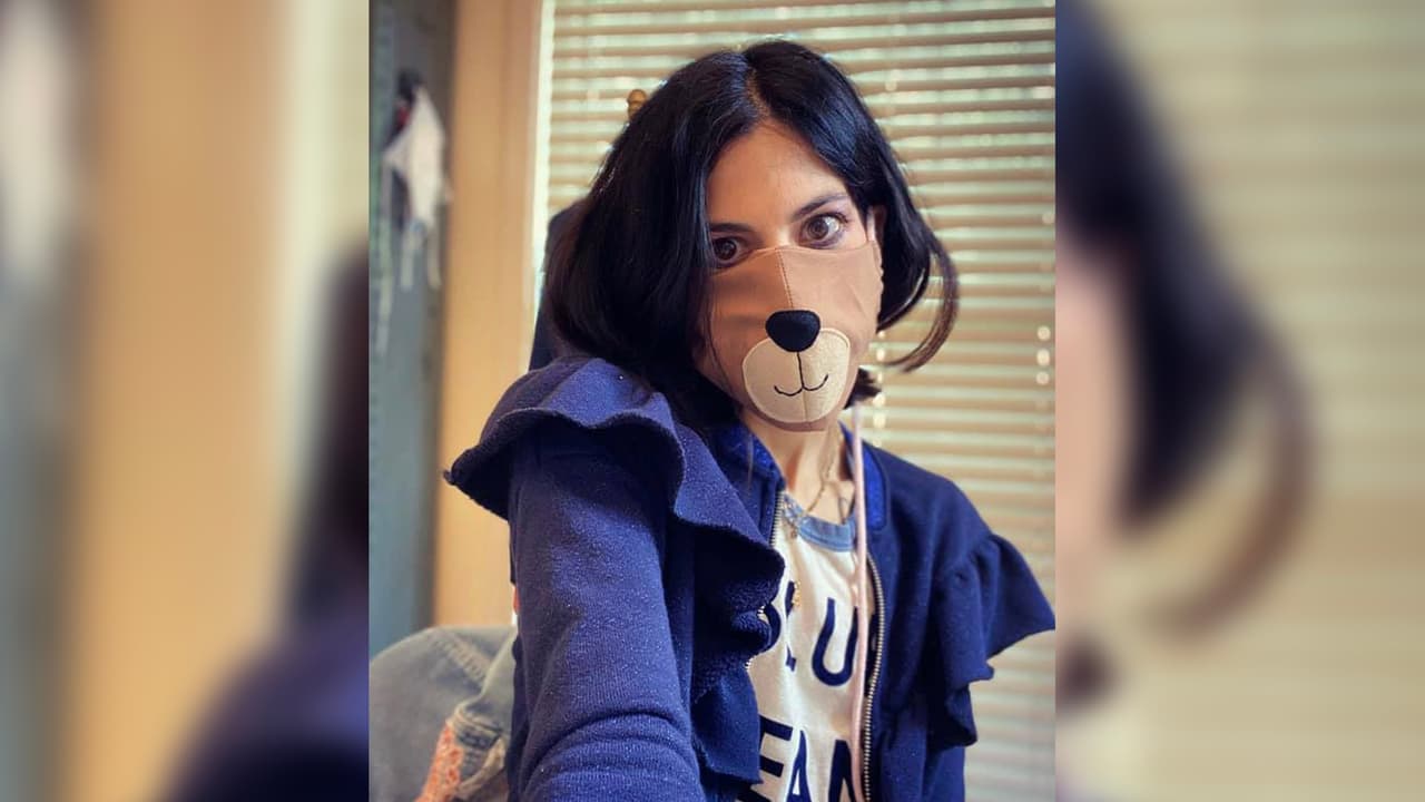 Los patrones de moda de Jessica McMahon se han plasmado de una manera muy creativa y diferente en tiempos de coronavirus.