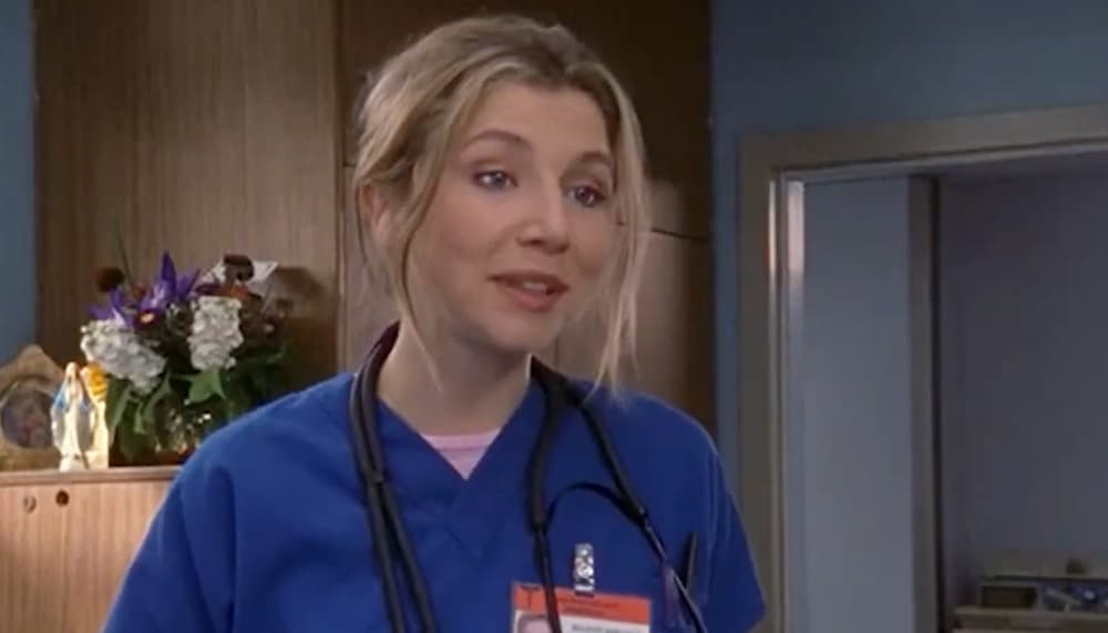<b>Sarah Chalke </b>
<br>El papel de la doctora Elliot Reid, el amor imposible del protagonista, fue para la actriz canadiense Sarah Chalke. Estuvo en 'Scrubs' durante los 171 episodios que duró la serie.
<br>