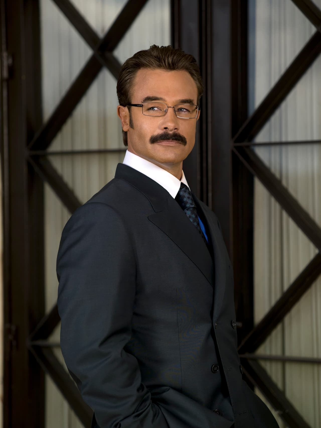 Es bien sabido por todos que 
<b>Sergio Sendel</b> es un hombre con un temperamento muy fuerte. Él también protagonizó una pelea que se salió de control en los foros de 'Lo que la vida me robó'.