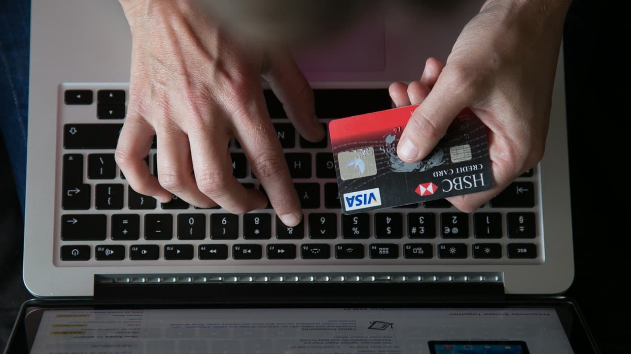 Con el auge de las compras en línea y ofertas con envíos gratuitos, así como los cambios impuestos por la pandemia, este año más tiendas locales se unen a los cierres de grandes minoristas a nivel nacional para el día de Acción de Gracias.