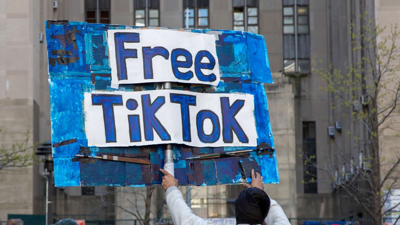 Yo te explico: Denuncian censura en TikTok por videos de ICE; empresa aclara la falla por corte eléctrico