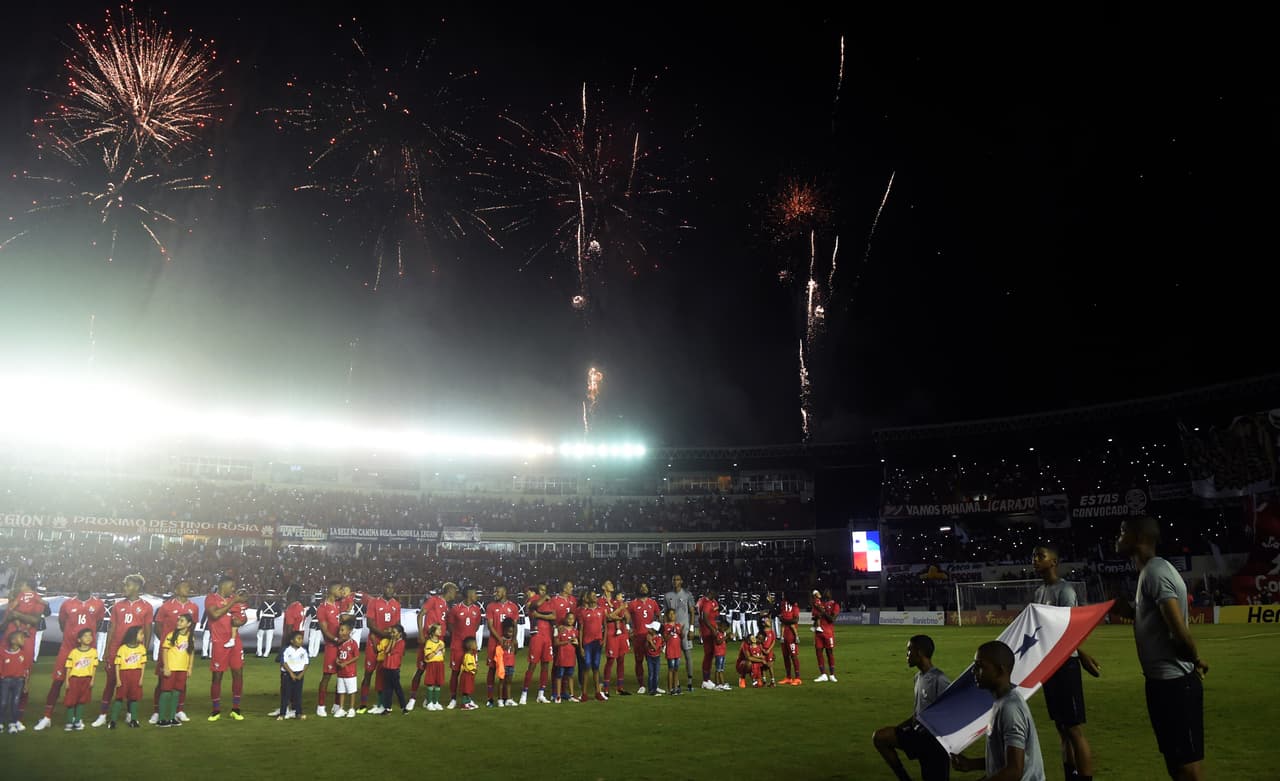 En medio de toda esa situación, los panameños le dieron una despedida de héroes a los de su selección en camino a su primer Mundial.