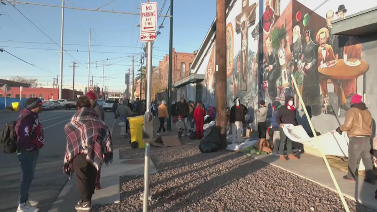 <b>En video:</b> Antes del despliegue de la Guardia Nacional varios grupos de inmigrantes lograron cruzar, pero muchos de ellos no encontraron espacio en los albergues, por lo que se han visto obligados a permanecer en las calles. Ante la situación, esta ciudad emitió una declaración de emergencia, independientemente de lo que pueda ocurrir con el Título 42.