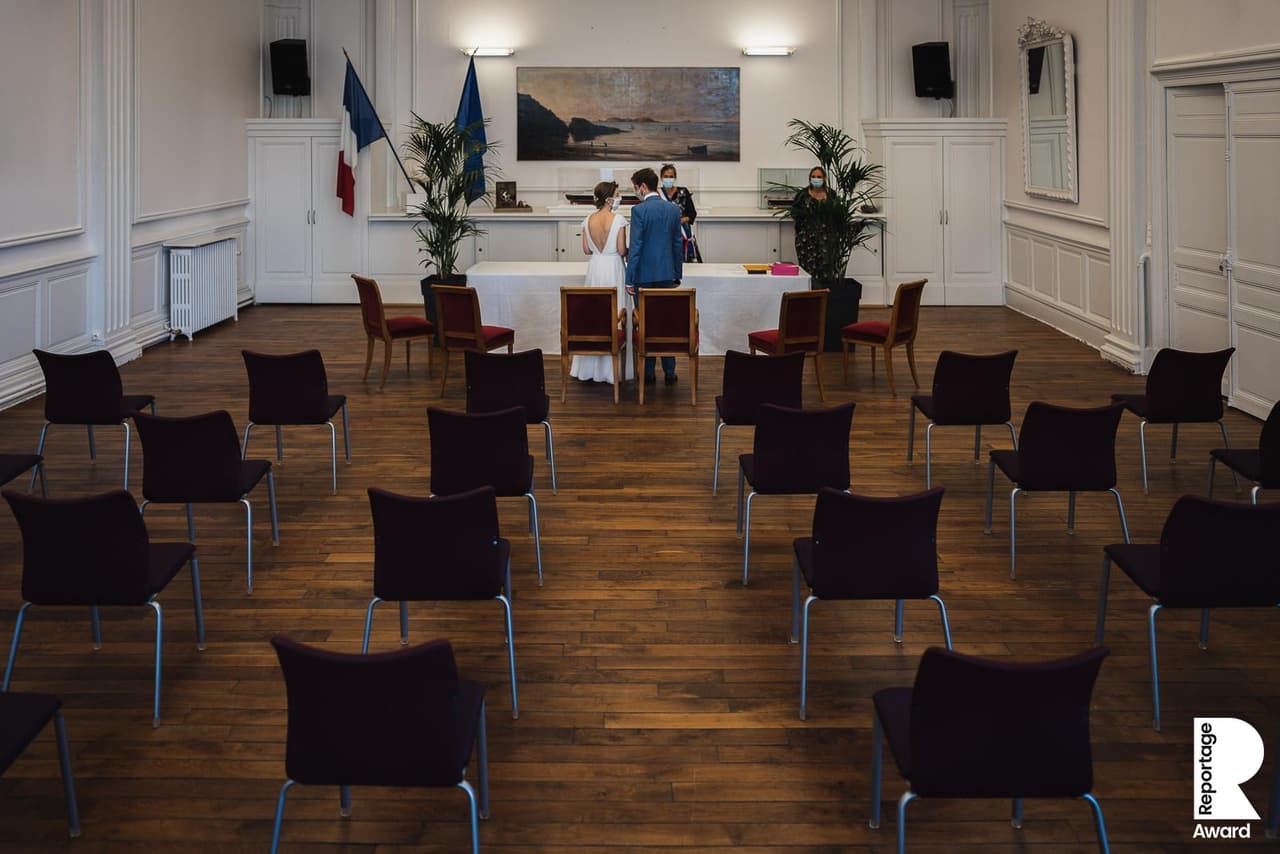 Mucha
<a href="https://www.wpja.com/wedding-photojournalism/cotes-darmor-wedding-photographers/patrick-lombaert"><u>distancia</u></a> social.