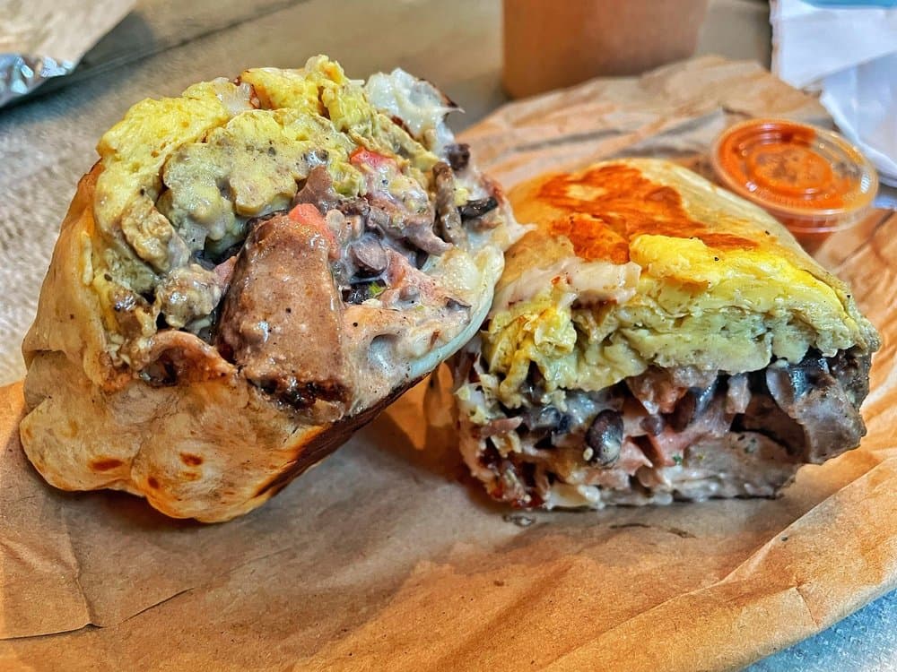 <b>Mr Burro</b>
<br>
<b>Dirección</b>: 220 E Six Forks Rd. Raleigh, NC 27609
<br>
<b>Teléfono</b>: (919) 943-2190
<br>
<b><a href="https://www.yelp.com/map/mr-burro-raleigh">Cómo llegar</a></b>
<br>
<br>Una usuaria de Yelp dijo: “La comida es realmente la mejor y muy asequible. Si quieres evitar los tiempos de espera llama con antelación. Mi comida siempre ha estado muy sabrosa y estoy feliz de que puedo confiar en un lugar que siempre me dará en el clavo”.