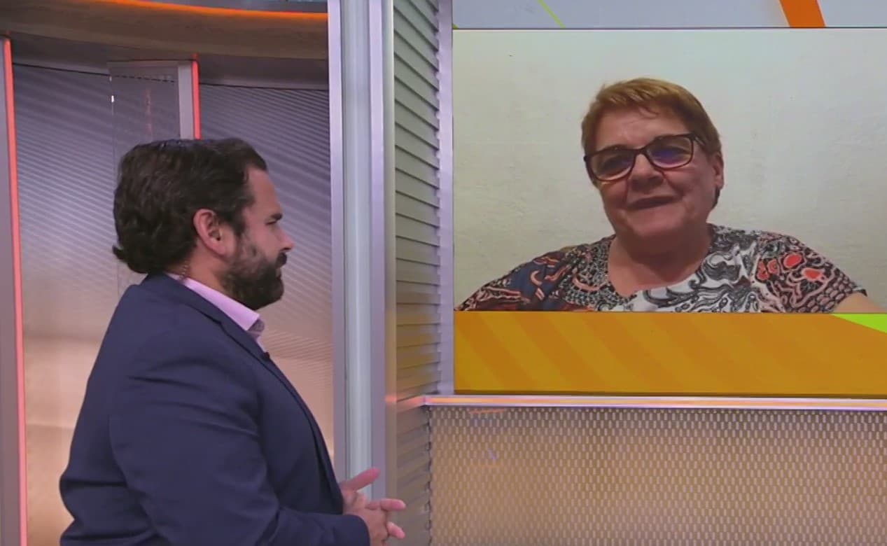 Albert aprovechó la oportunidad para contarnos que la relación con su madre es muy unida, tanto que en los últimos meses han hablado por teléfono a diario.