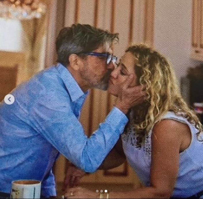 "Todo 
<b>lo que mi padre creó es hermoso</b> y siempre inculcó en nosotros que fuéramos una hermosa familia y creo que otro de sus grandes sueños realmente se está cumpliendo ahora porque estamos todos súper unidos, no hemos pasado ni un día solas, sinceramente creo que él estaría feliz por esto, misión cumplida", expresó. 
<br>