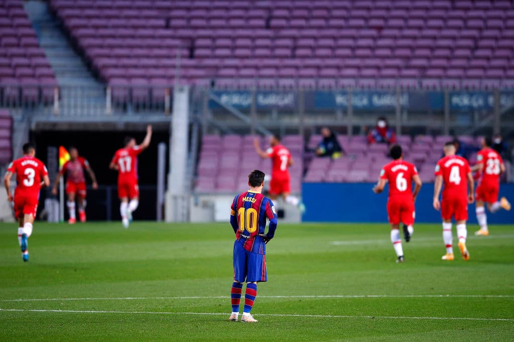 Los goles de Darwin Machís (63') y Jorge Molina (79') confirman la voltereta del 1-2 del Granada sobre el Barcelona y la pelea por el título de La Liga se pone color de hormiga.