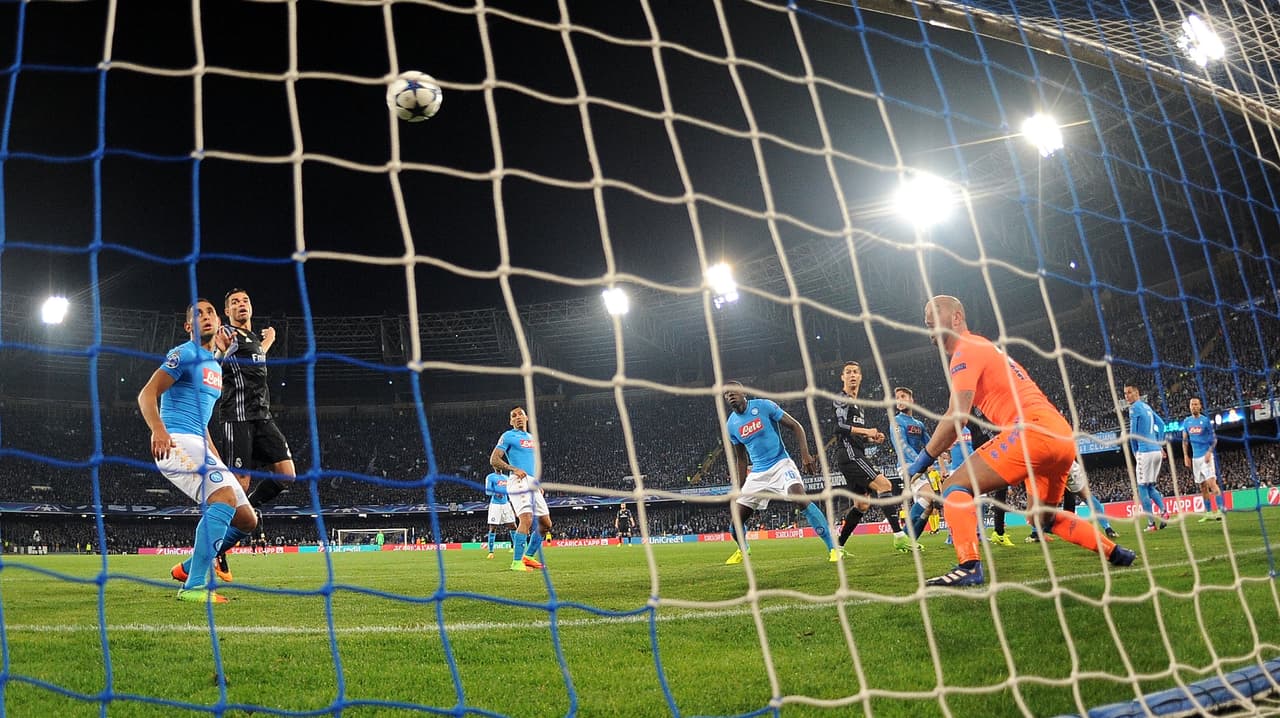 Sergio Ramos participó en dos goles en el triunfo 1-3 de Real Madrid en el partido de vuelta de los octavos de final en su visita a Napoli, justo cuando el equipo estaba abajo del marcador.