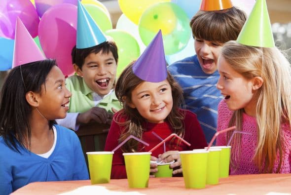 Otra opción es optar por un sitio donde pagues lo que se consuma, sólo procura que sea atractivo y apropiado para niños.