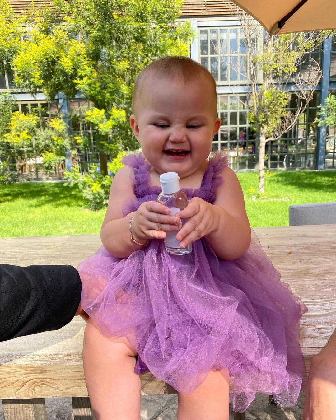 Hasta el momento, ni los padres ni los abuelos de la pequeña Vanessa han dado a conocer si le realizaron una fiesta por su primer año de vida. 
<br>