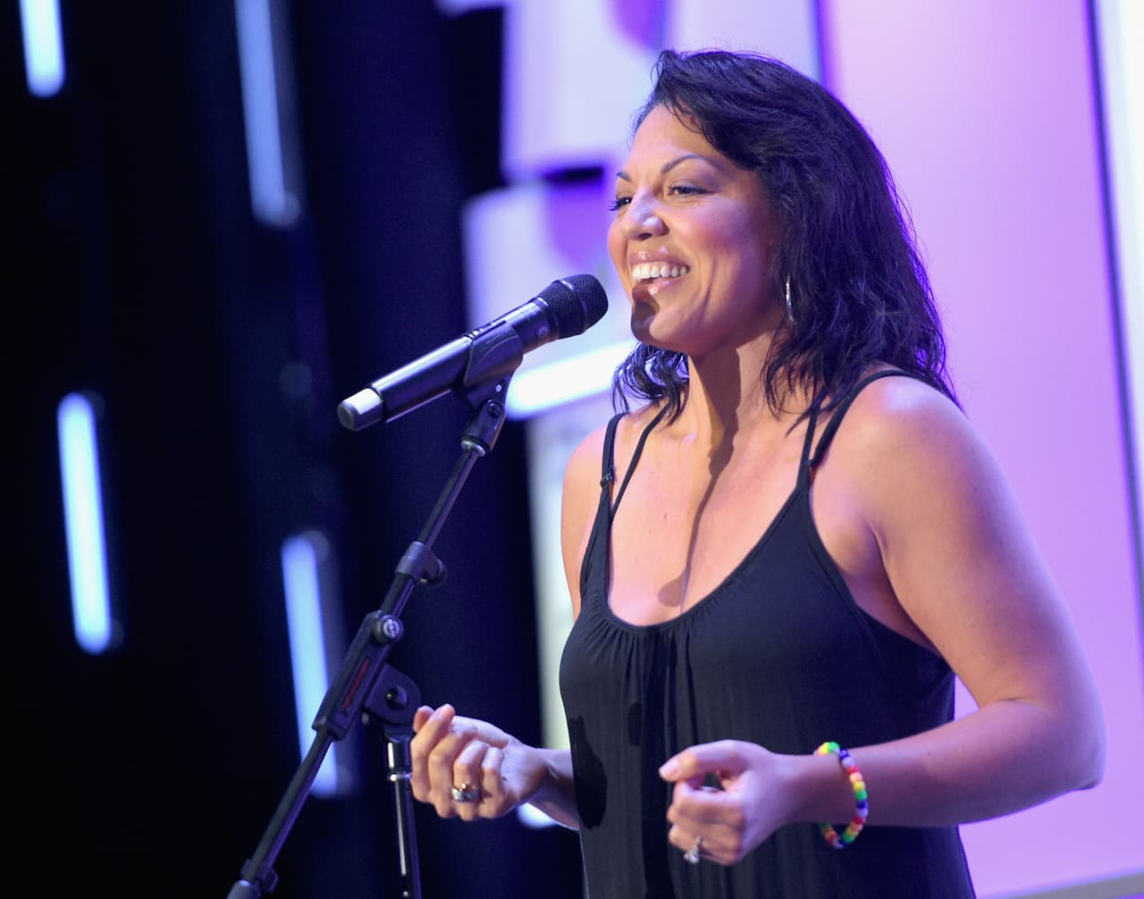 Su personaje, la doctora Callie en 'Grey's Anatomy', era bisexual; la interpretó durante cerca de diez años. Sara está casada desde 2011 con Ryan DeBolt.