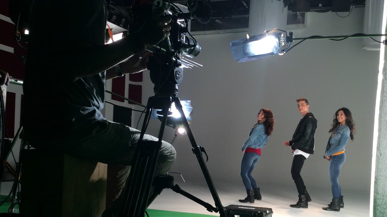 Poyato y sus lindas acompañantes se lucieron en cada paso.