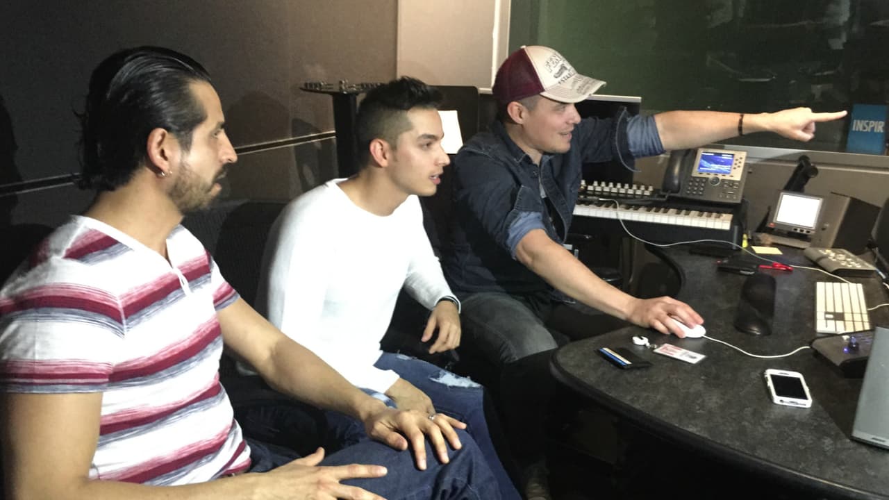 Los ingenieros de audio también pusieron todo su empeño para hacer una gran canción.