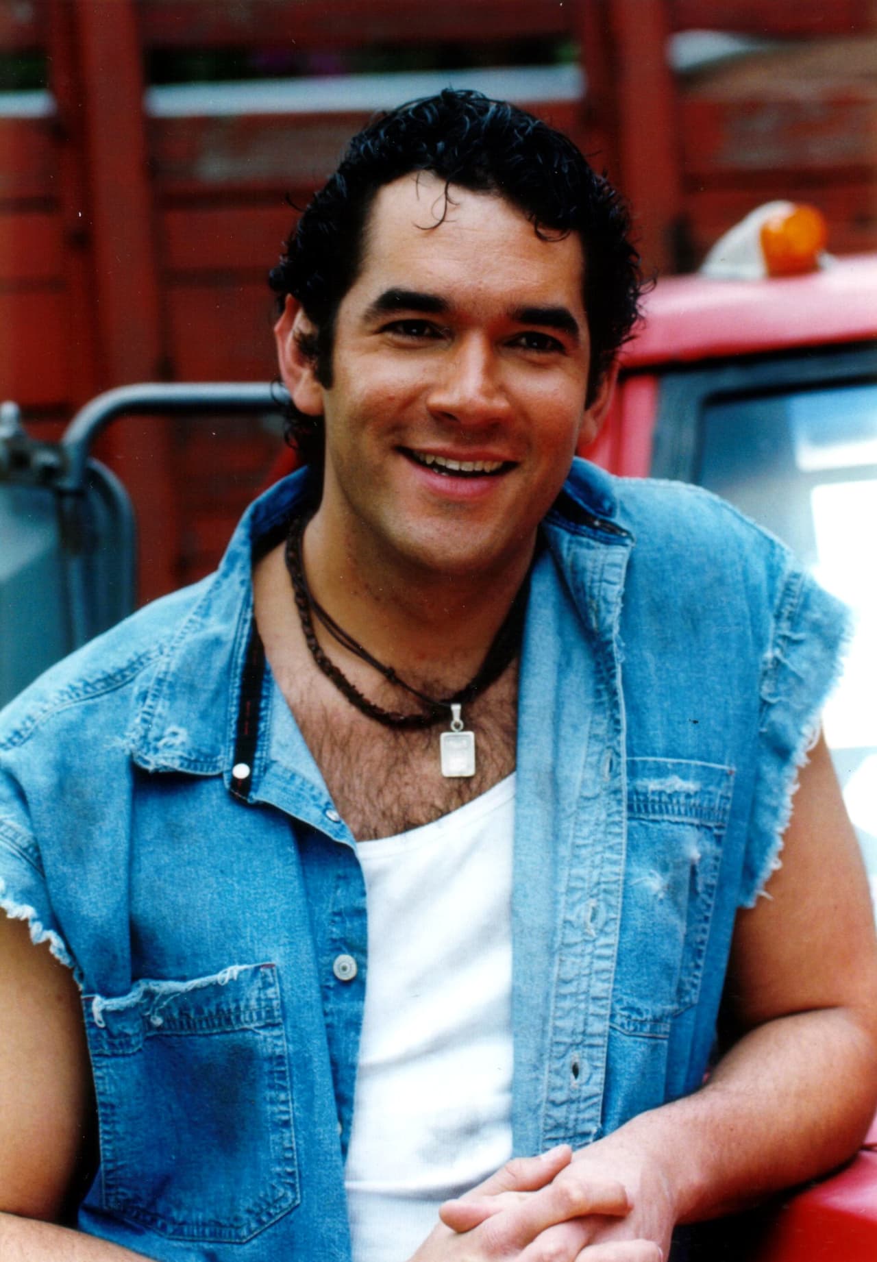 Erika Buenfil y Eduardo Santamarina protagonizaron la telenovela ‘Marisol’, en 1996. El drama fue producido por Juan Osorio y tenía por tema la canción ‘Por amarte’ de 
<b><a href="https://www.univision.com/temas/enrique-iglesias" target="_blank">Enrique Iglesias</a></b>.