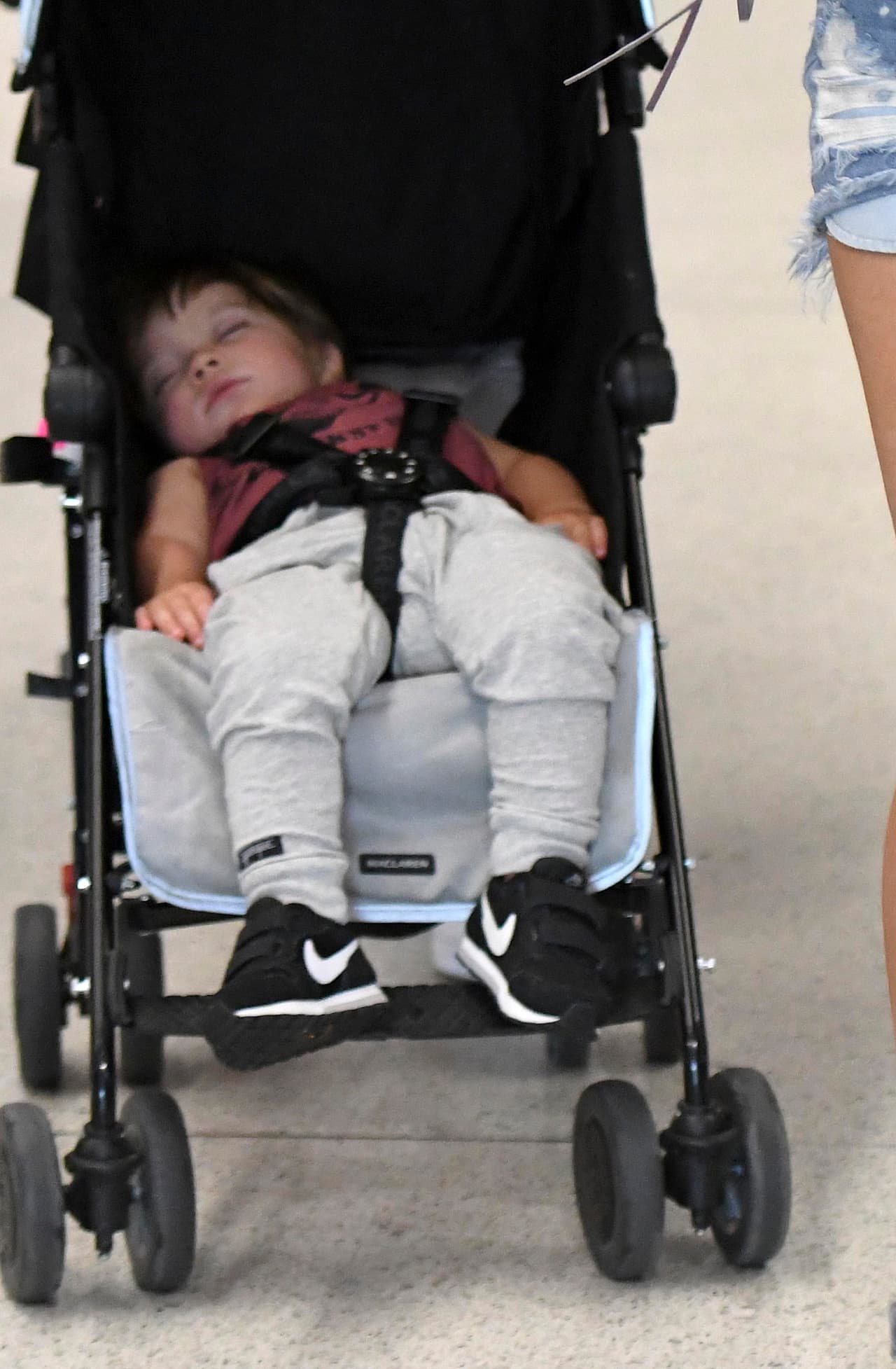 Mientras el pequeño Sasha se la pasó durmiendo ¡Es que él lleva una vida muy agotada!